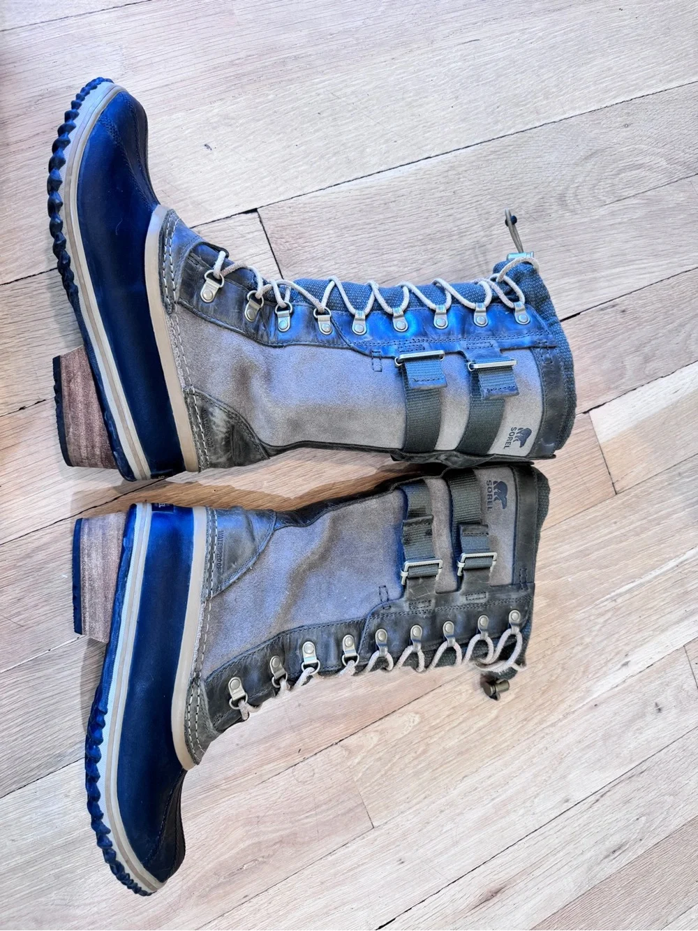 Sorel Women's Grey and Black Lace-Up Waterproof Winter Boots